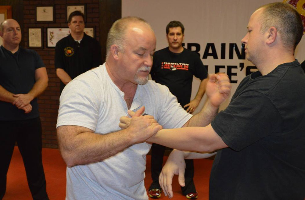 Sifu Lamar Davis demonstrating Jut Sao bridge during seminar